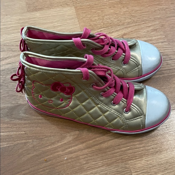 Hello Kitty quilted high-top sneakers in gold with pink laces. Size 3 - Picture 9 of 11